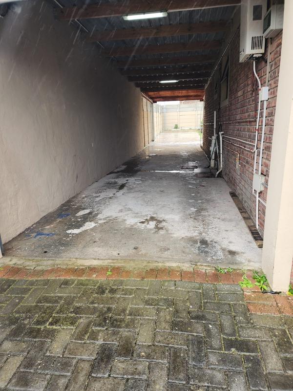 To Let 4 Bedroom Property for Rent in Parsonsvlei Eastern Cape